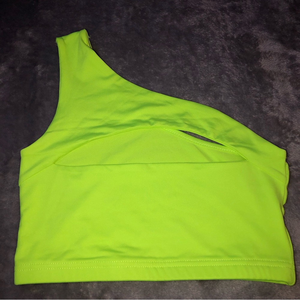 Zaful green neon stretchy biker shorts set/ one shoulder cut out cropped top - Picture 4 of 13